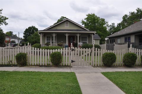 Photo of 703 Cortlandt Street, Houston, TX 77007 (MLS # 41272722)