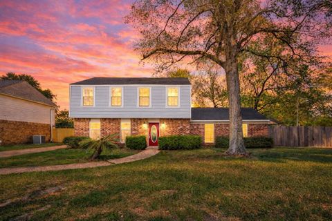 Photo of 2239 Parkdale Drive, Houston, TX 77339 (MLS # 18521643)