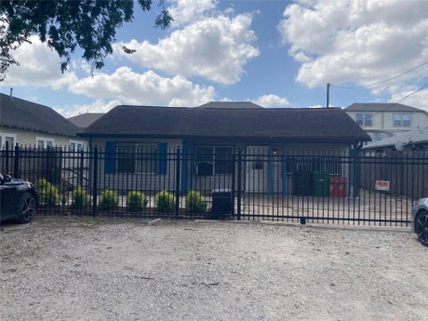Photo of 1339 Idylwild Street, Houston, TX 77009 (MLS # 7499624)