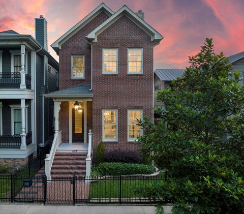 Photo of 619 E 8th 1/2 Street, Houston, TX 77007 (MLS # 21493528)