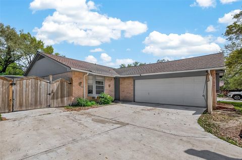 Photo of 16643 Seawolf Drive, Houston, TX 77062 (MLS # 29212671)