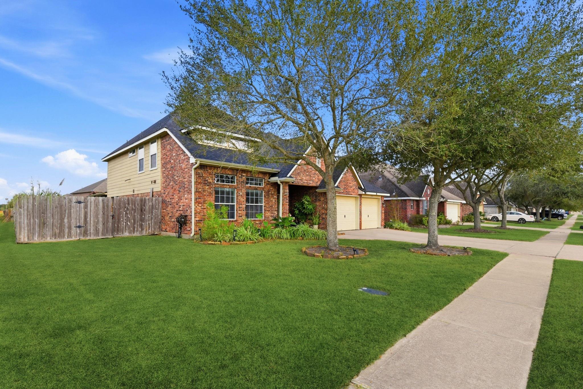1821 Majestic Oak Drive