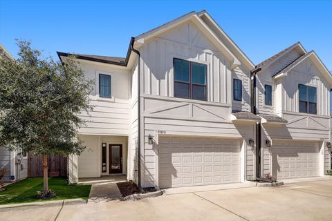 Photo of 5905 Petty Street #D, Houston, TX 77007 (MLS # 68106317)