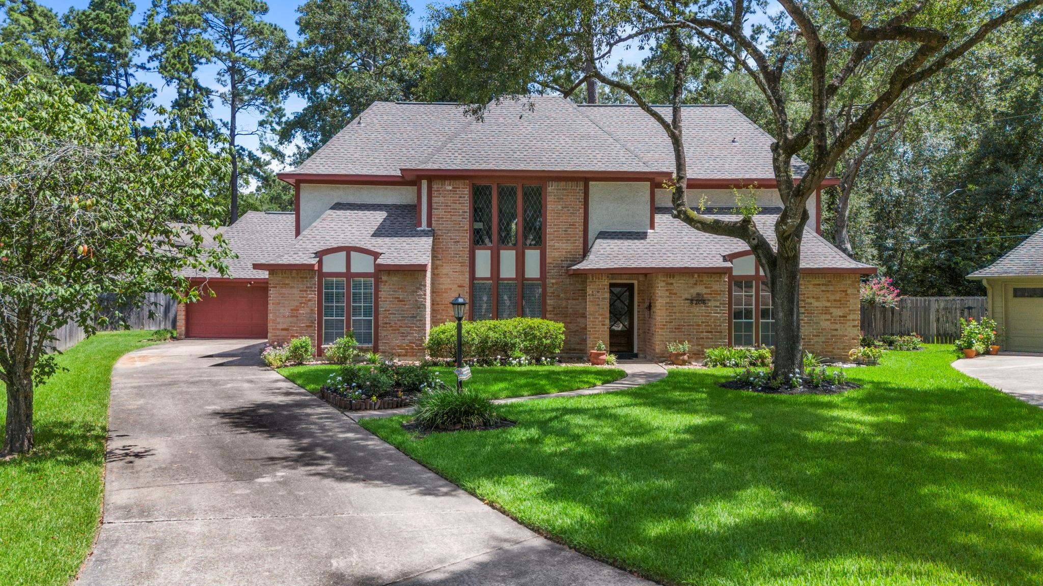 8206 Colonial Oaks Lane