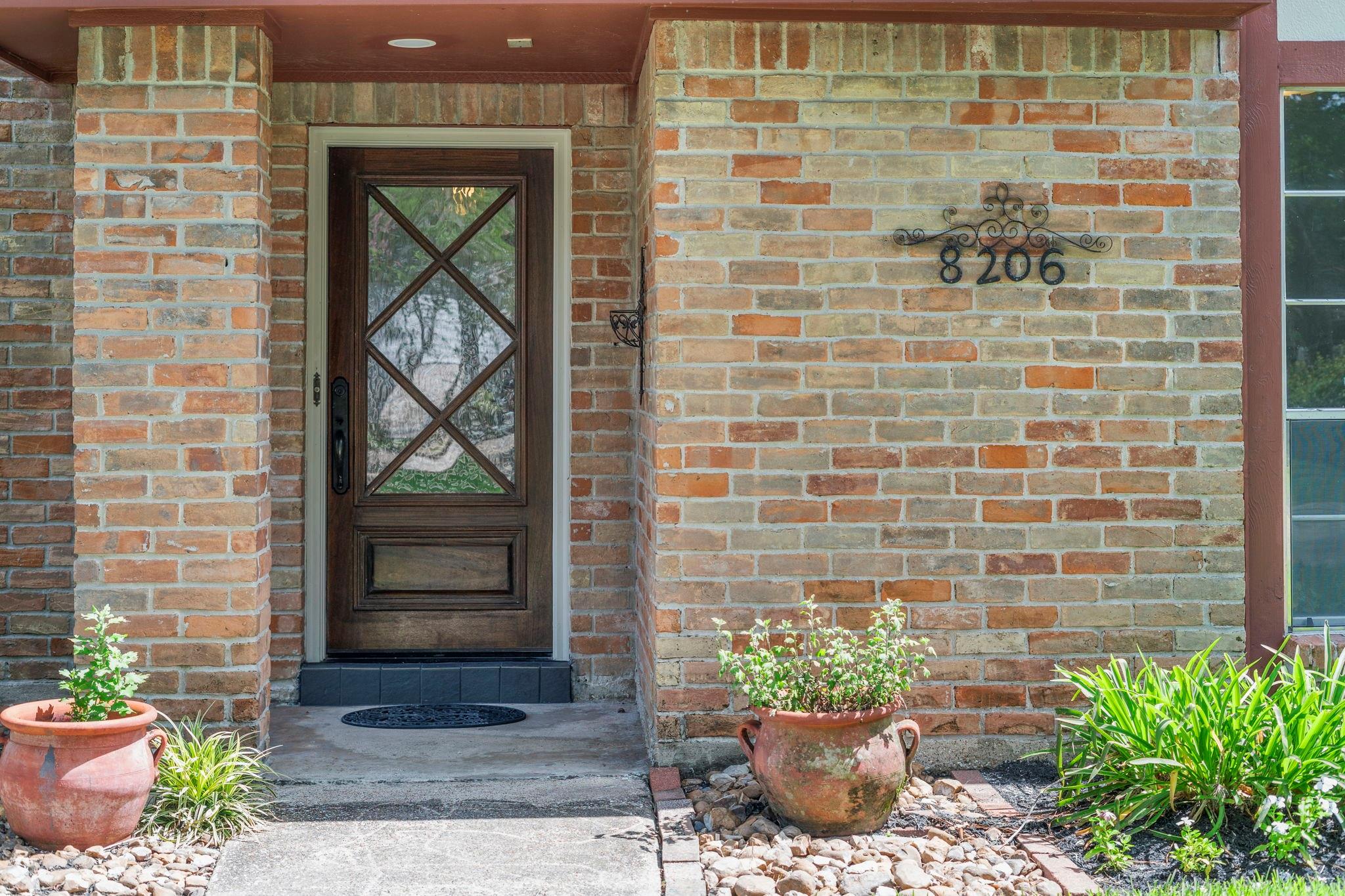 8206 Colonial Oaks Lane