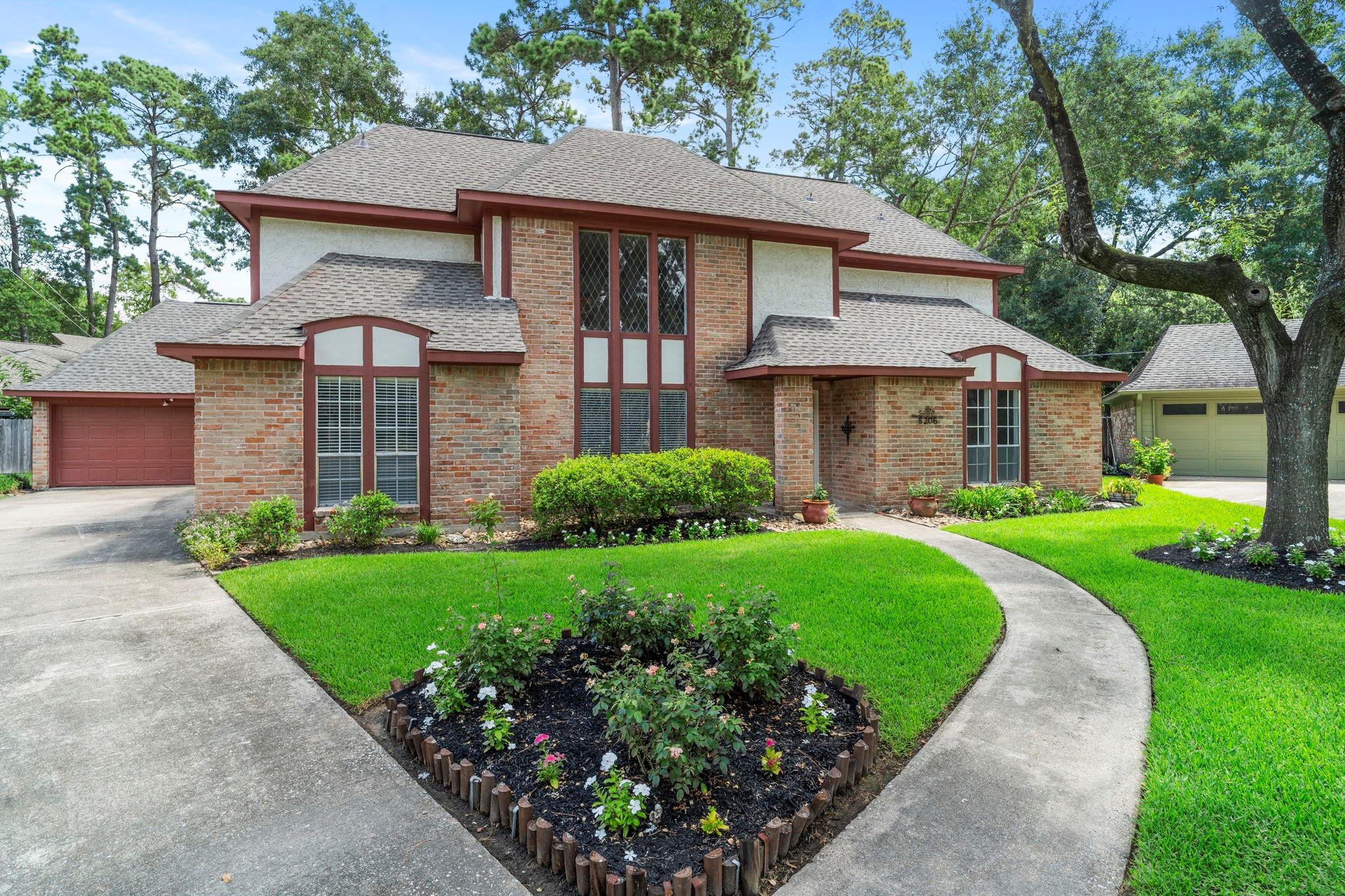 8206 Colonial Oaks Lane