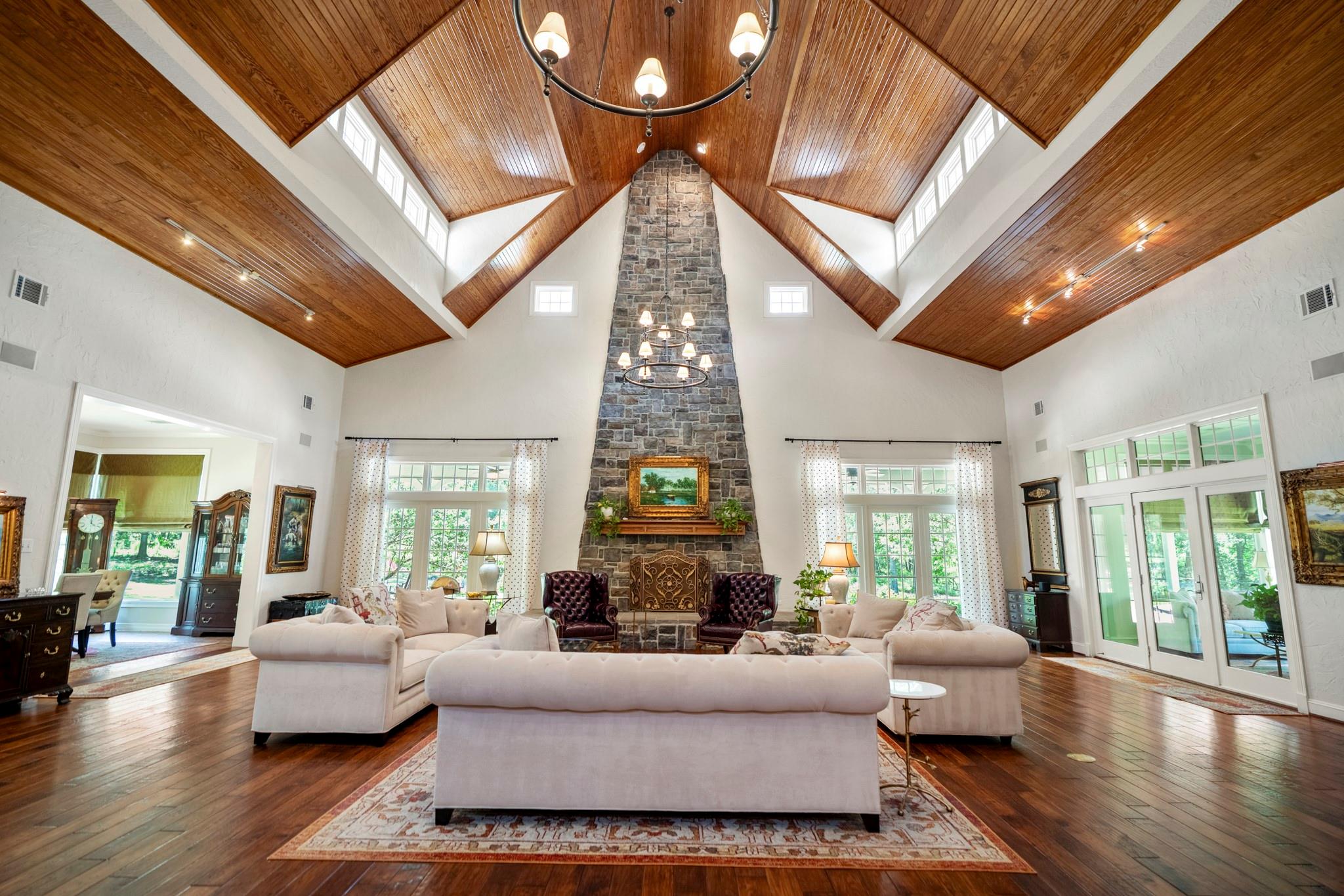1007 Hunters Creek Way