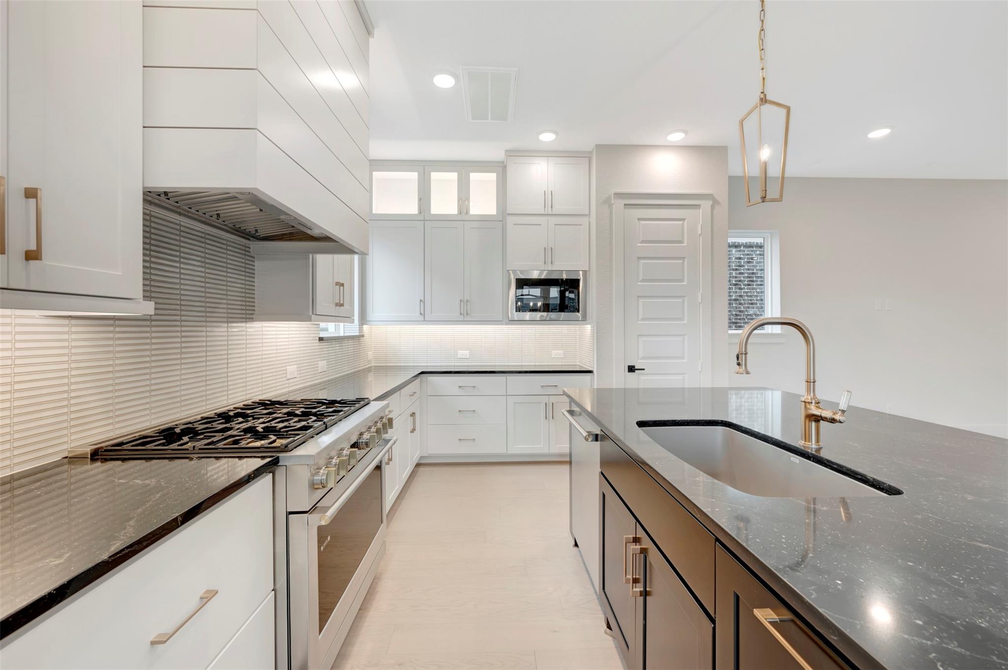 19806 Misty Blue Meadow Street