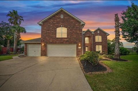 Photo of 303 N Elder Grove Drive, Pearland, TX 77584 (MLS # 36483272)