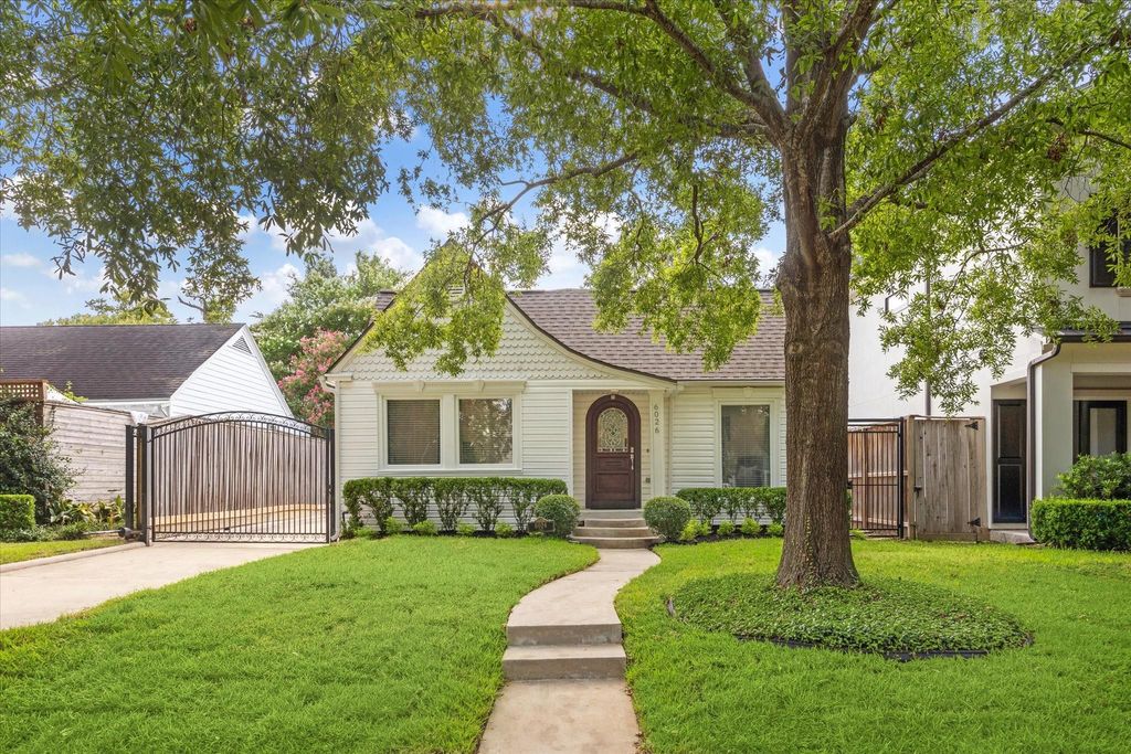 Photo of 6026 Lake Street, West University, TX 77005 (MLS # 15776601)