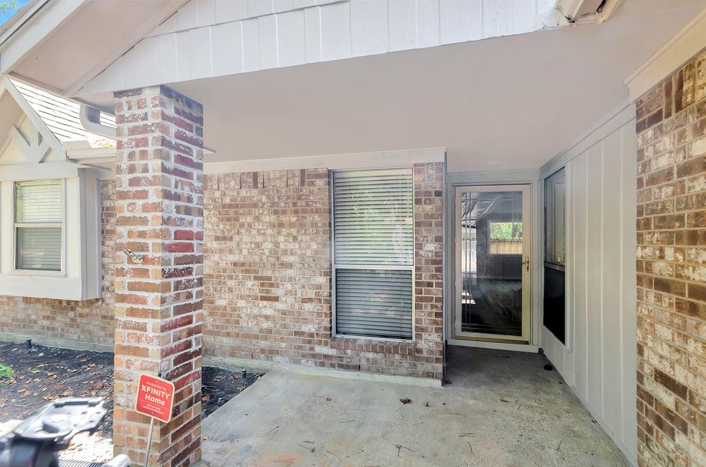 Photo of 17 W Broken Oak Ct, The Woodlands, TX 77381 (MLS # 46769266)