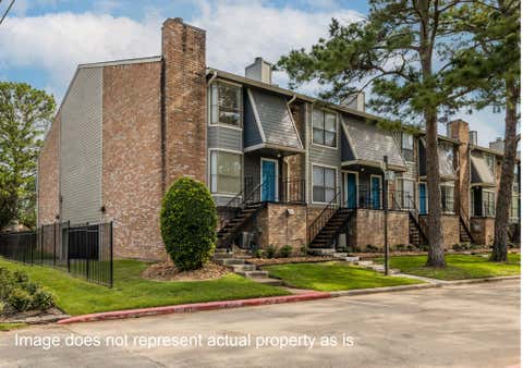 Townhouse For Rent - 2102-M01 Place Rebecca Lane<br/> Houston, TX 77090