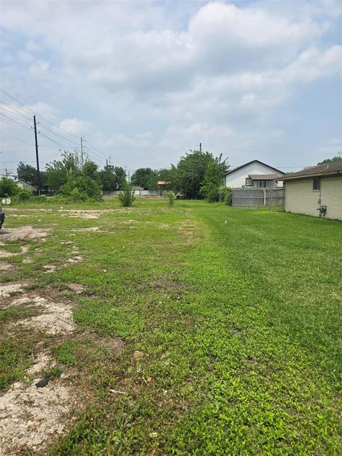 Photo of 405 Delaware Street, Houston, TX 77029 (MLS # 44161855)