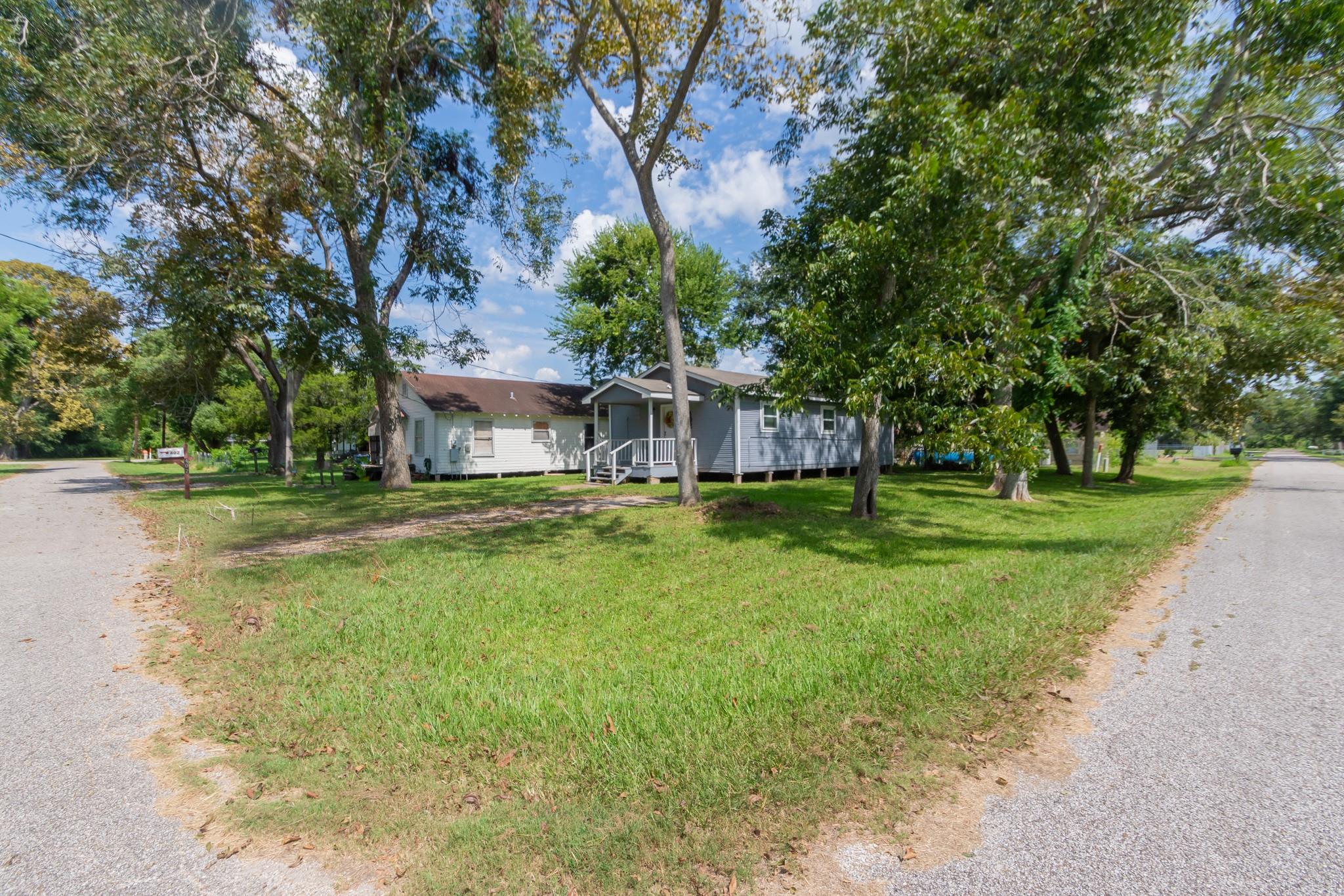 402 W Camp Street