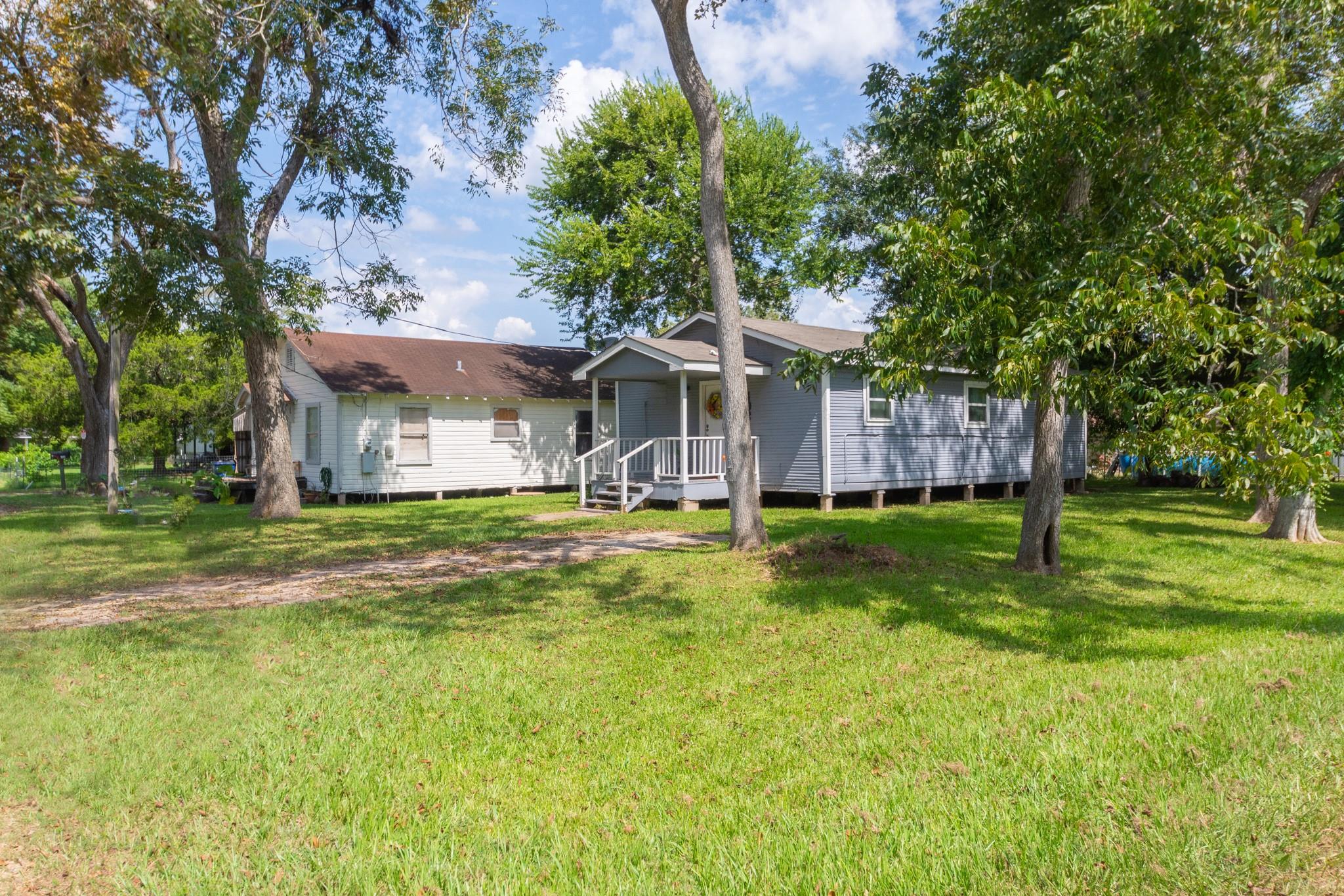 402 W Camp Street