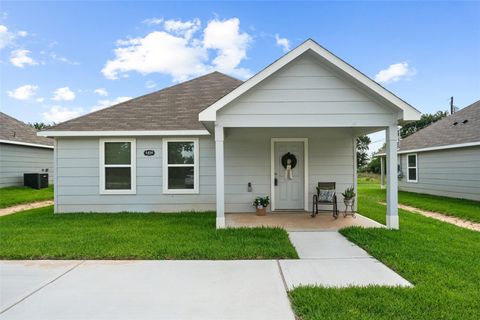 Photo of 1434 25th Street, Hempstead, TX 77445 (MLS # 81094501)