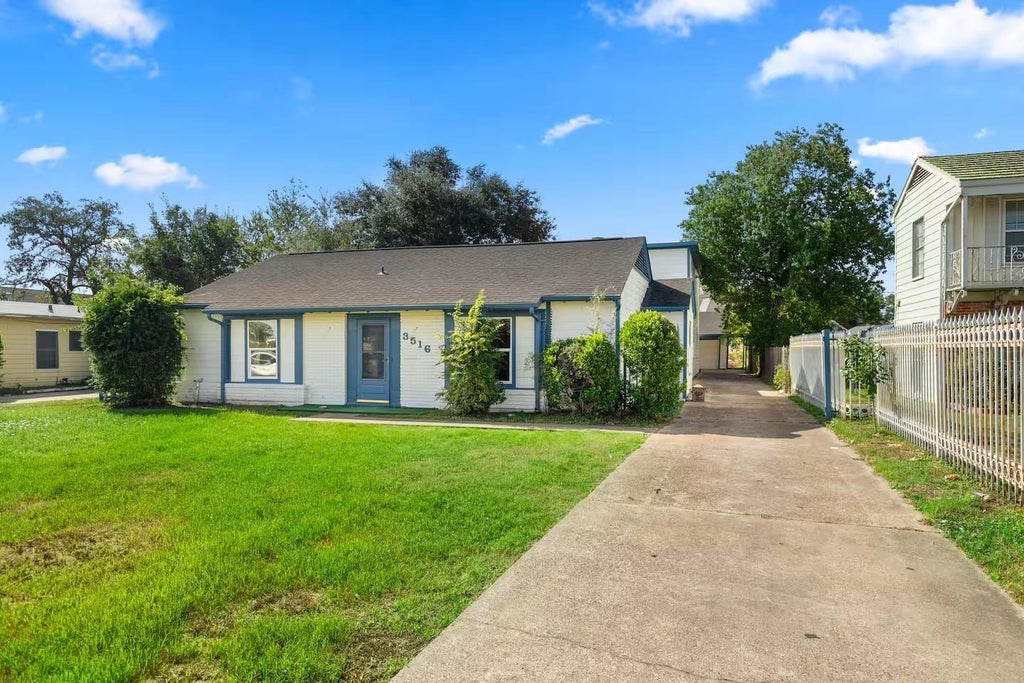 Photo of 3516 Southmore Boulevard, Houston, TX 77004 (MLS # 55005867)