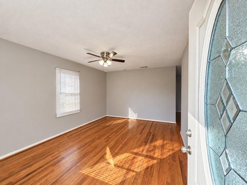 Homes For Sale - 7937 Oak Knoll Lane<br/> Houston, TX 77028