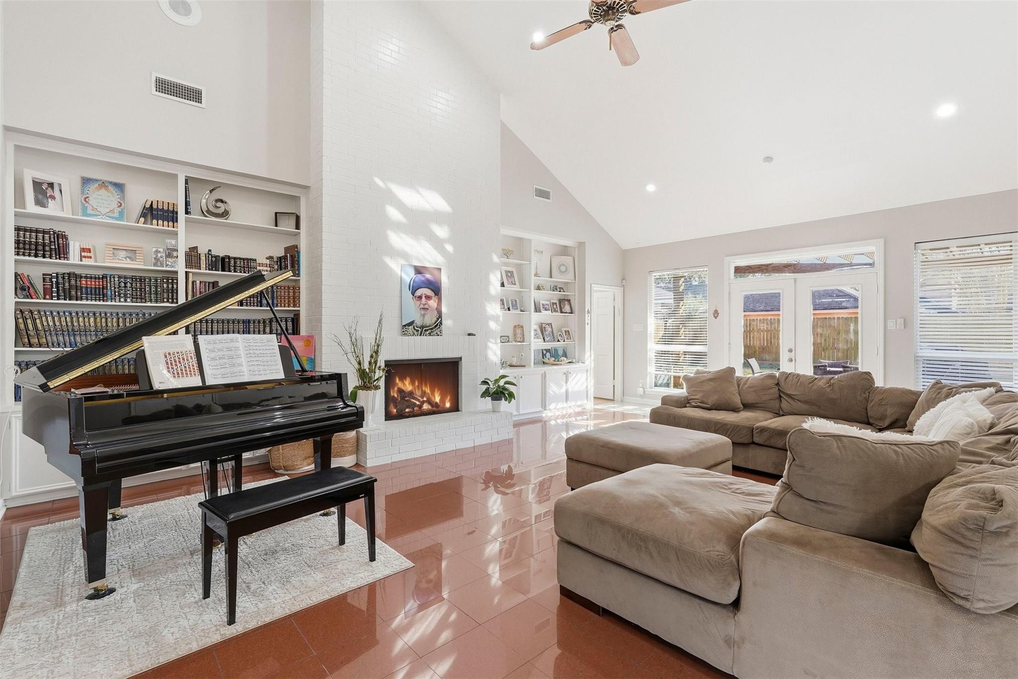 7927 Wolfield Lane