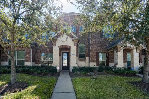 Townhouse For Sale - 9115 Monarch Mist Lane<br/> Houston, TX 77070