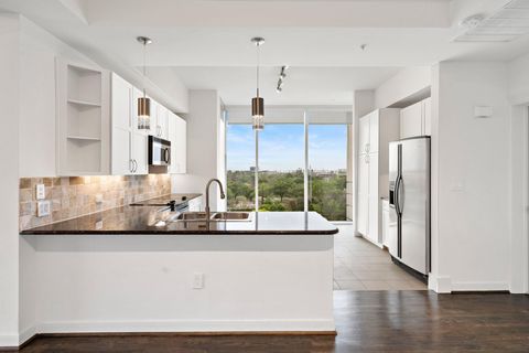 Photo of 3333 Allen Parkway #801, Houston, TX 77019 (MLS # 44538600)