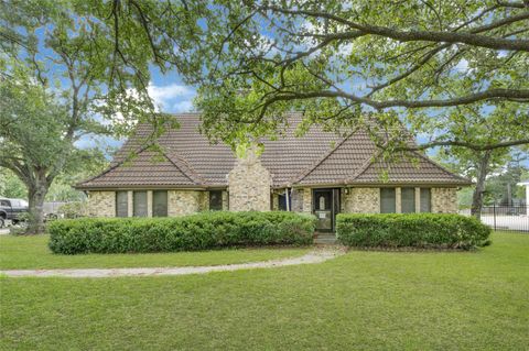 Photo of 505 Oak Drive, Friendswood, TX 77546 (MLS # 31281627)