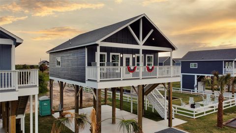 Photo of 1036 Sunset Circle W, Crystal Beach, TX 77650 (MLS # 30811029)