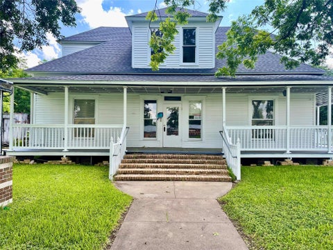 Photo of 200 W Post Office Street, Eagle Lake, TX 77434 (MLS # 56145540)