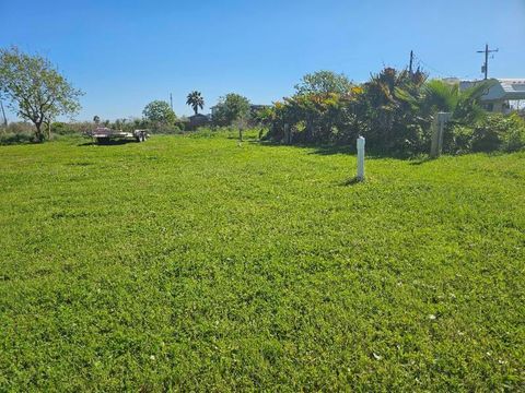 Photo of 1102 Tuna Drive, Crystal Beach, TX 77650 (MLS # 87169867)