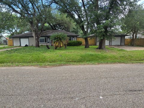 Photo of 401 E Dumble Street, Alvin, TX 77511 (MLS # 8955641)