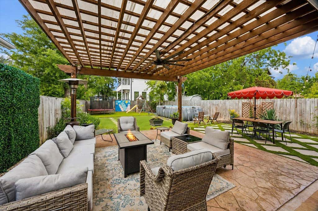 Photo of 1007 E 32nd Street, Houston, TX 77022 (MLS # 64563249)