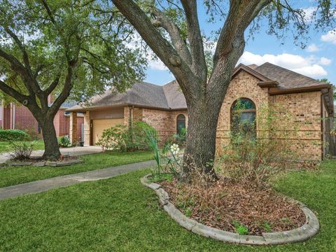 Photo of 10315 Hedge Way Drive, Houston, TX 77065 (MLS # 4844487)