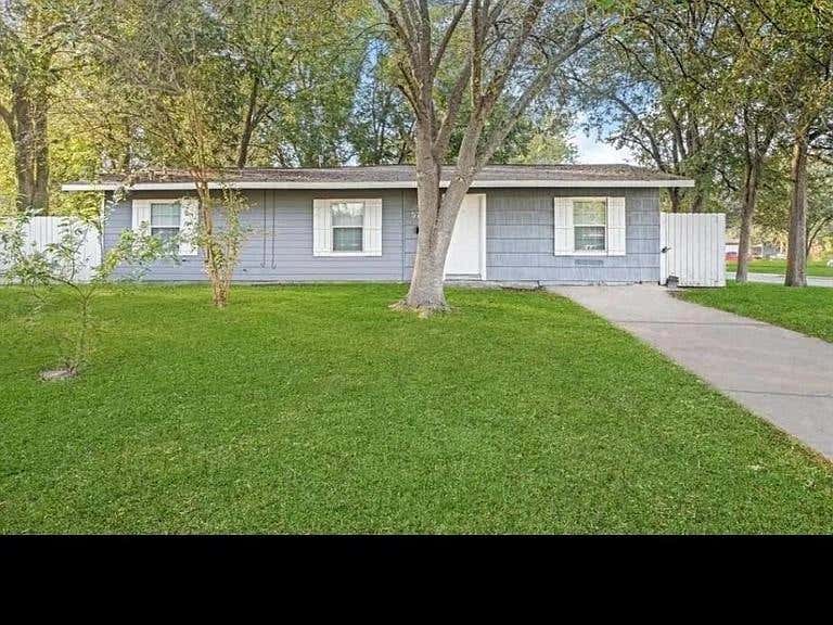 Photo of 5702 Westover Street, Houston, TX 77033 (MLS # 61967847)