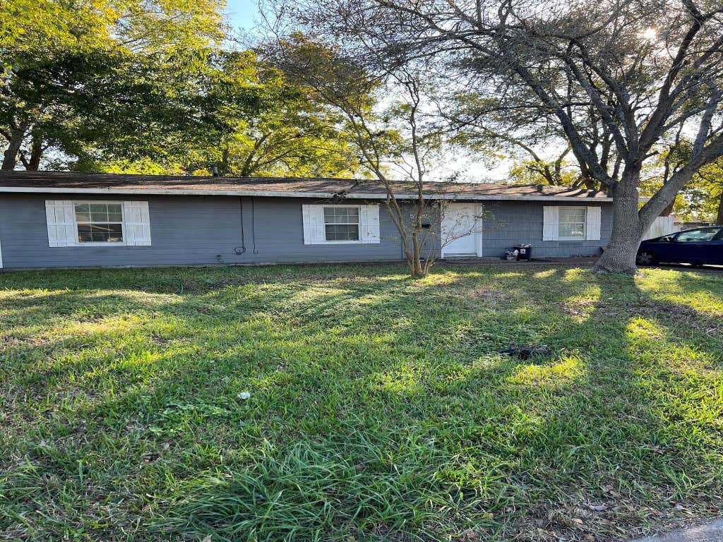 Photo of 5702 Westover Street, Houston, TX 77033 (MLS # 61967847)