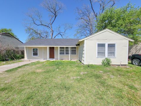Photo of 5815 Southseas Street, Houston, TX 77033 (MLS # 89722837)
