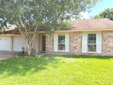 Photo of 1822 Oaklawn Street, Sugar Land, TX 77498 (MLS # 44246588)