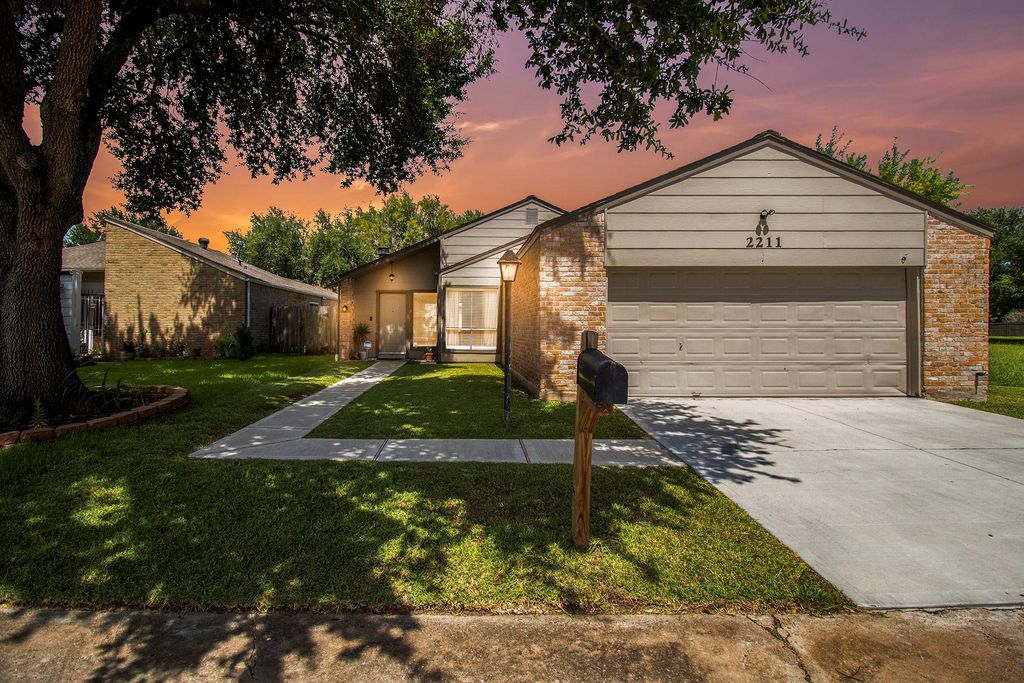 Photo of 2211 Cottonwood Court, Missouri City, TX 77459 (MLS # 7652467)