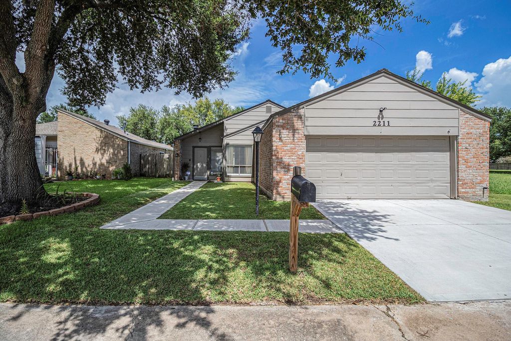 Photo of 2211 Cottonwood Court, Missouri City, TX 77459 (MLS # 7652467)