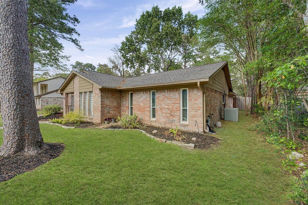 Photo of 2211 River Falls Drive, Humble, TX 77339 (MLS # 3871229)