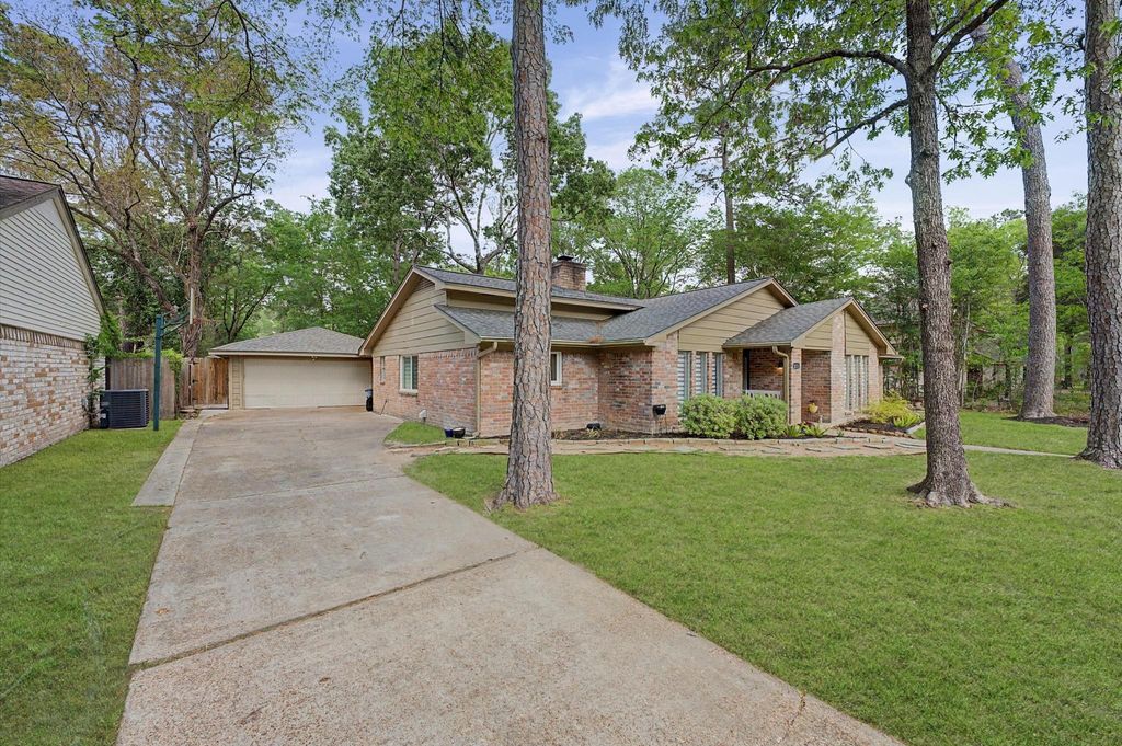 Photo of 2211 River Falls Drive, Humble, TX 77339 (MLS # 3871229)