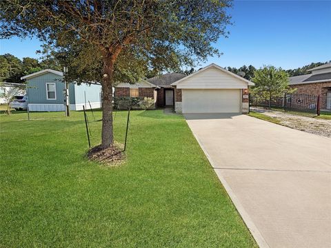 Photo of 288 County Road 3554, Cleveland, TX 77327 (MLS # 74618622)