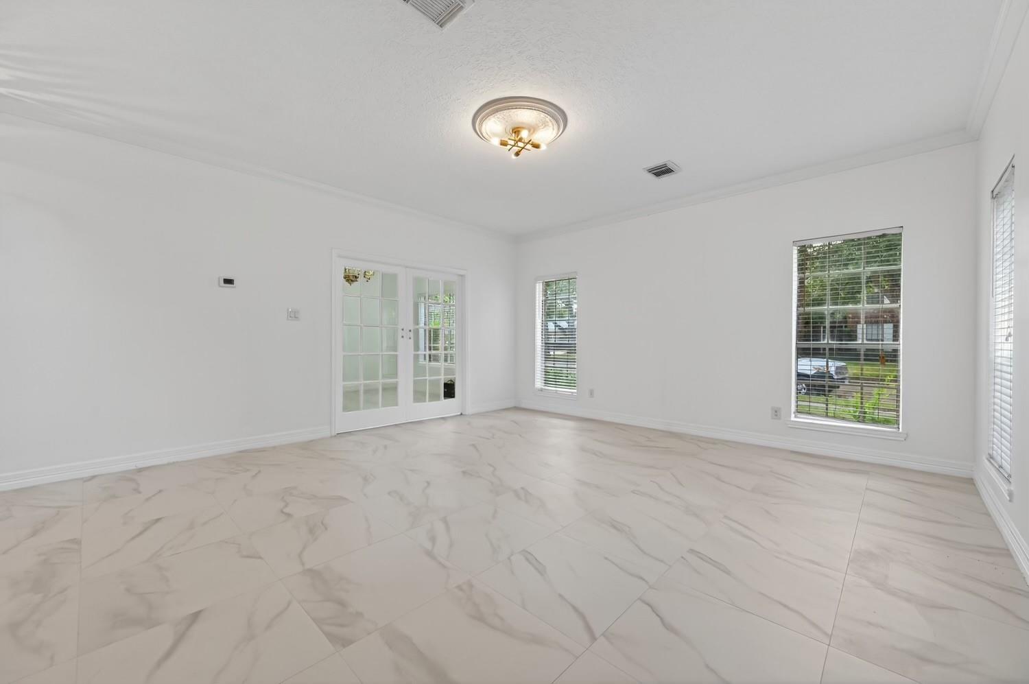 2431 Parkwood Lane