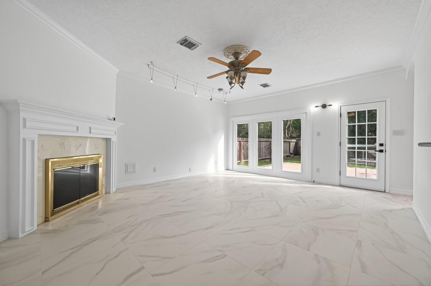 2431 Parkwood Lane