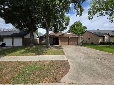 Photo of 10913 Mulberry Court, La Porte, TX 77571 (MLS # 37122856)