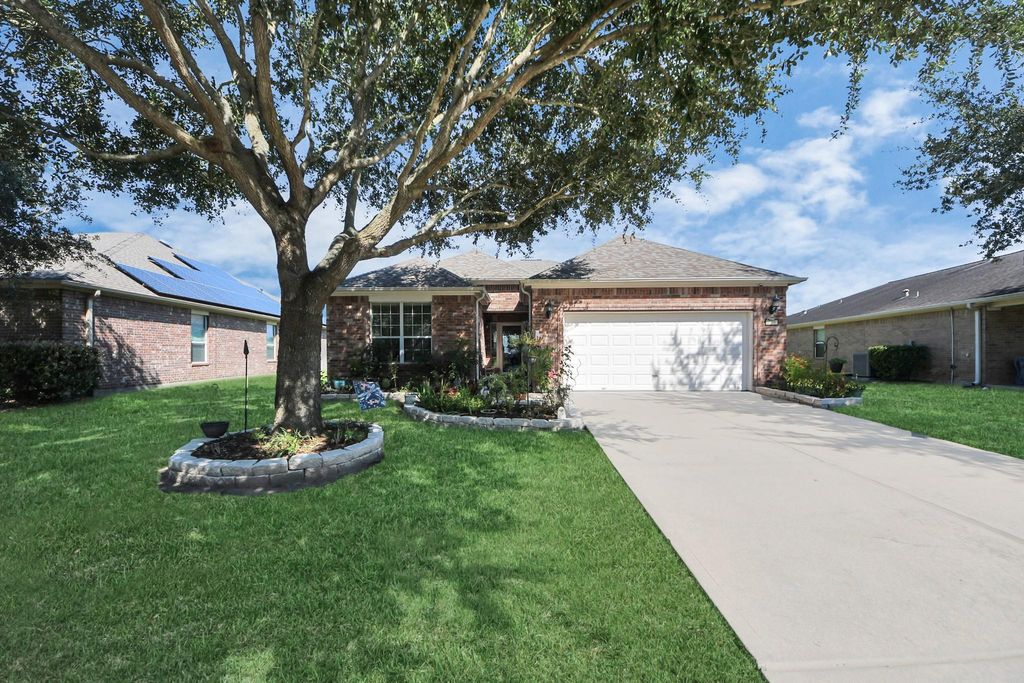 Photo of 719 Honeysuckle Vine Drive, Rosenberg, TX 77469 (MLS # 95762619)