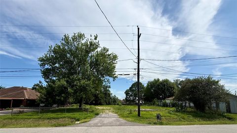 Vacant Land For Sale - 218 E Saint Charles Drive<br/> Crosby, TX 77532