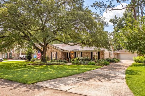 Homes For Sale - 6615 Apple Valley Lane<br/> Houston, TX 77069