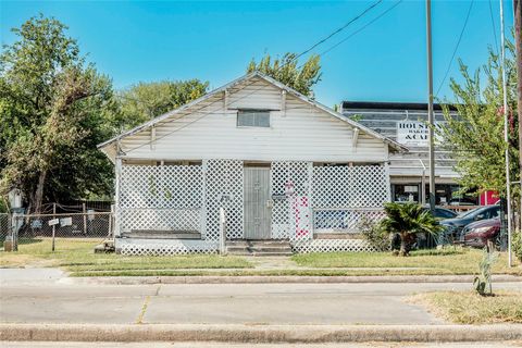 Photo of 2411 Fulton Street, Houston, TX 77009 (MLS # 15016320)