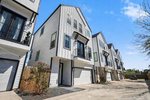 825 Woodcrest Drive Houston TX 77018