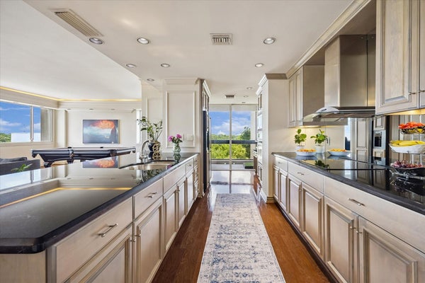 49 BRIAR HOLLOW LN UNIT 702, HOUSTON, TX 77027 - Image a5f982d0aef7139e6647dfb6d2ed32d7/349977673